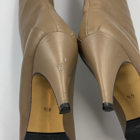 Heeled leather boots. - Picture 5 of 6